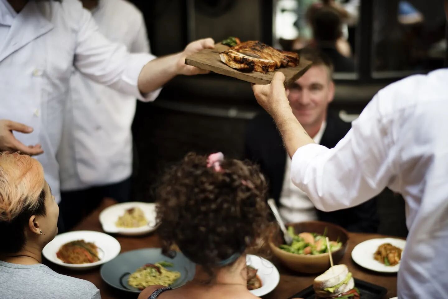 Tivat'ın En İyi Restoranları: Bir Lezzet Yolculuğu