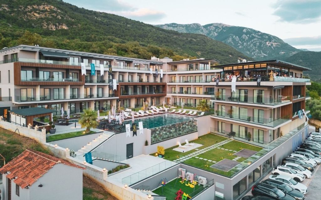 Your-Summer-Escape-Starts-Now-20%-Off-Royal-Blue-Resort-When-You-Book-by-Easter