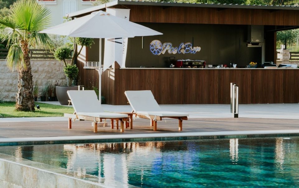Your-Summer-Escape-Starts-Now-20%-Off-Royal-Blue-Resort-When-You-Book-by-Easter