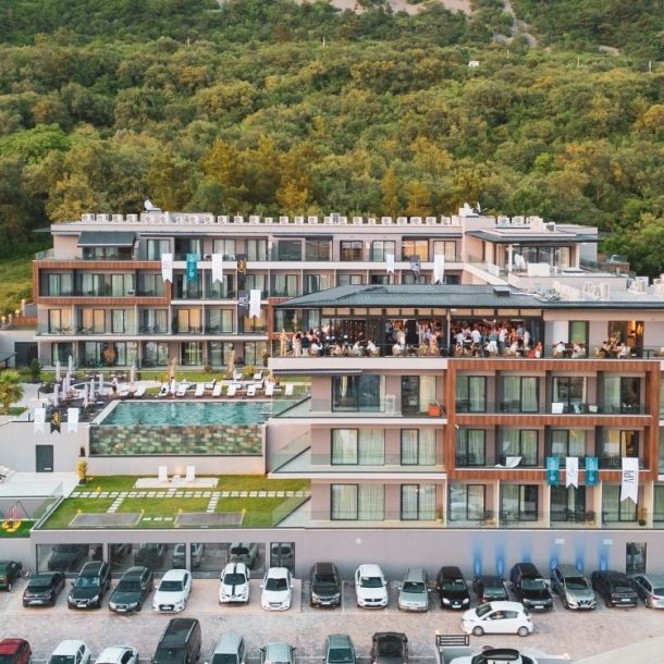 Your-Summer-Escape-Starts-Now-20%-Off-Royal-Blue-Resort-When-You-Book-by-Easter