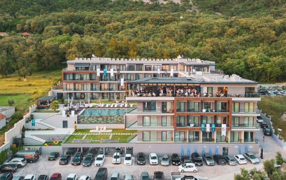 Your-Summer-Escape-Starts-Now-20%-Off-Royal-Blue-Resort-When-You-Book-by-Easter